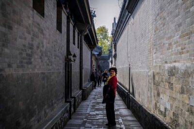 3-Hour Private Hutong Walking Tour with Drum Show at Drum Tower and Tea Tasting - The walk begins in Houhai (Back Lakes): your hutong orientation starter