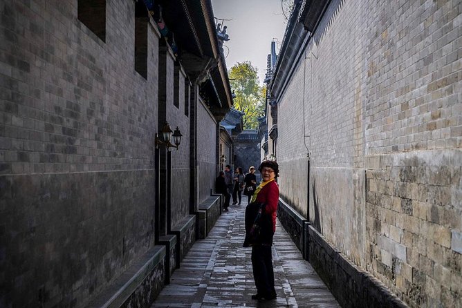 3-Hour Private Hutong Walking Tour with Drum Show at Drum Tower and Tea Tasting - The walk begins in Houhai (Back Lakes): your hutong orientation starter