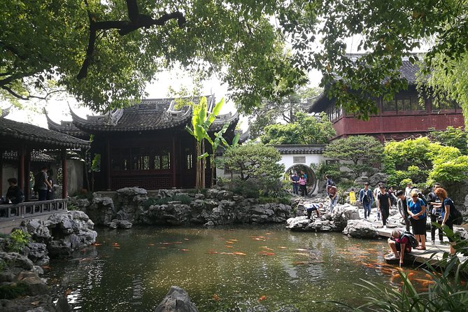 3-Hour Shanghai Yu Garden &Old Town Private Tour with Tea Tasting - Yuyuan Garden: the calm heart of Old City Shanghai