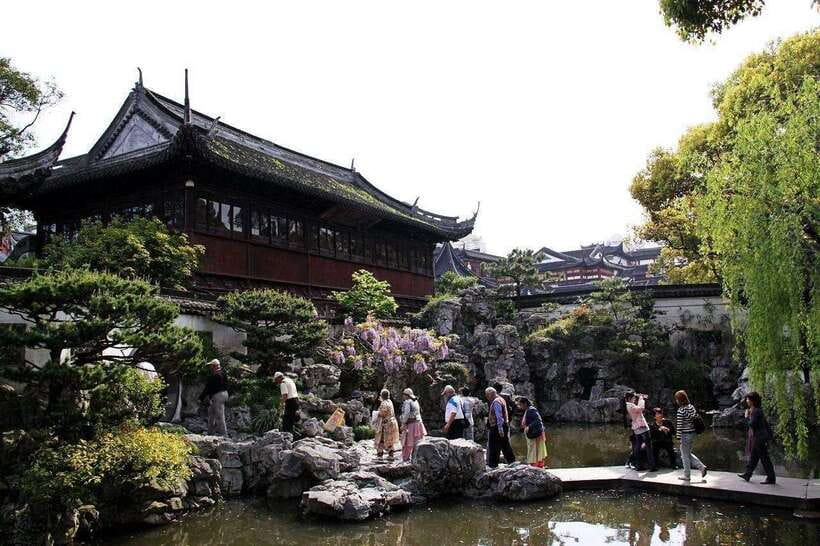 4-Hour Shanghai Best Garden and Temple Tour with Tea Tasting - How the Jade Buddha Temple sets the tone for the whole tour