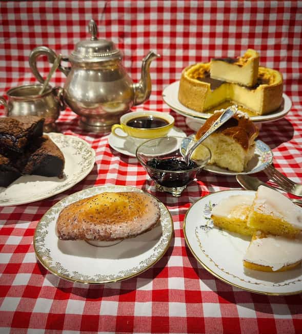 A French "Tea Time" in Paris - The 1-hour menu: Parisian flan, lemon madeleine, chocolate fondant, brioche, jam