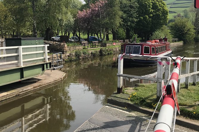Afternoon Tea Cruise in North Yorkshire - A fully licensed bar for grown-ups (and what’s included instead)