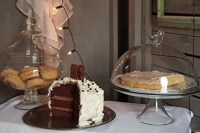 Afternoon tea in the Shabby Caravan - The Flea Market Add-On: Les Champs Vienne Patine in Shabby Spirit