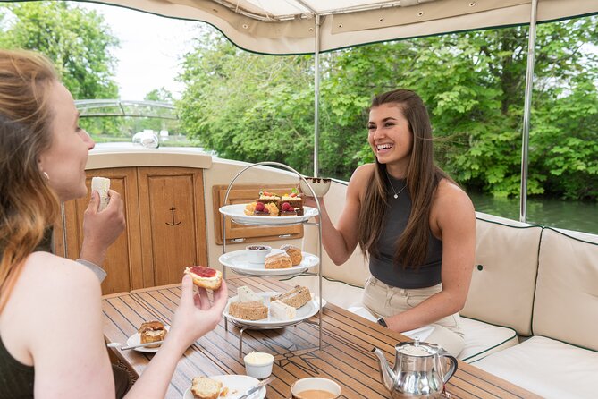Afternoon Tea Sightseeing River Cruise in Oxford - The University Regatta Course: Christ Church Meadows to the Boat Houses