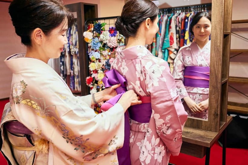 Asakusa: Kimono Tea Ceremony with Matcha and Sweet - Seating on tatami mats, plus a practical chair option