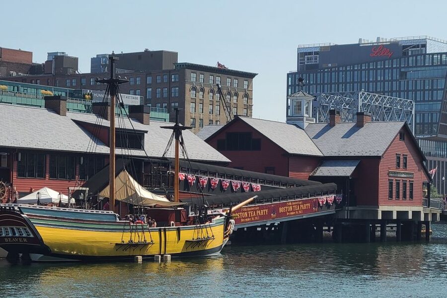Boston: Boston Tea Party Ships and Museum Interactive Tour - First stop: Congress Street Bridge and your timed entry