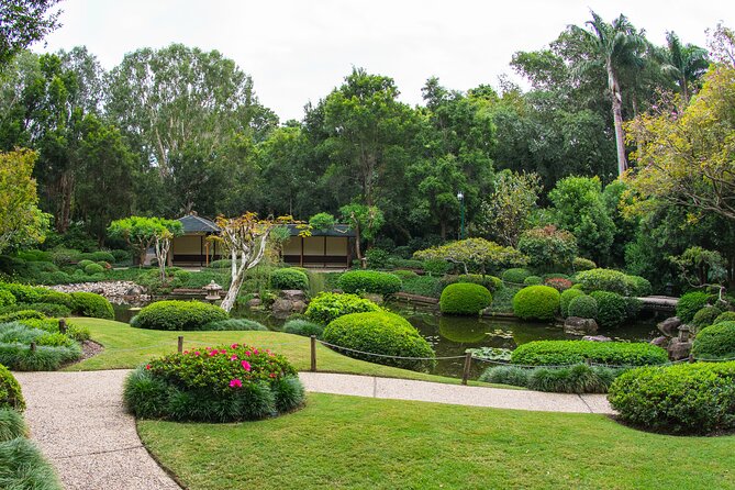 Brisbane Bus Tour: Max 10 people | Half Day | Morning tea inc. - Kangaroo Point Cliffs Park: fast photos with river-and-city drama