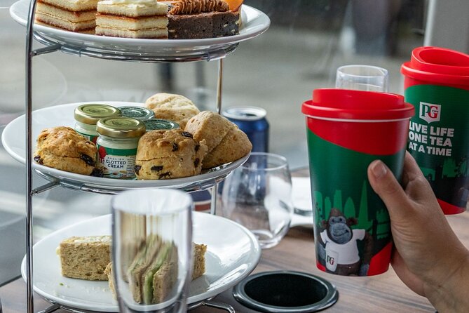 Buckingham Palace & Afternoon Tea Sightseeing Tour with PG Tips - Making the most of the Palace route (and avoiding the crowd feeling)
