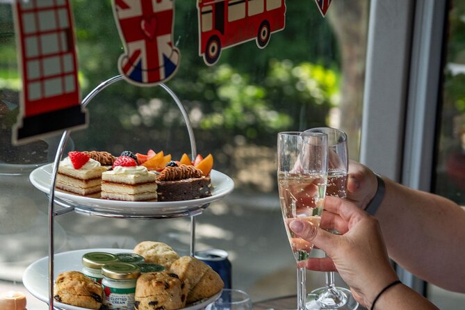 Buckingham Palace & Afternoon Tea Sightseeing Tour with PG Tips - Who this Buckingham Palace + afternoon tea tour is best for