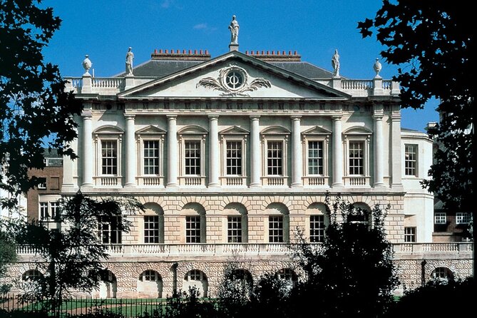 Buckingham Palace, St James Palace & Tea at Kensington Palace - The Mall and Clarence House: Exteriors with the Right Context