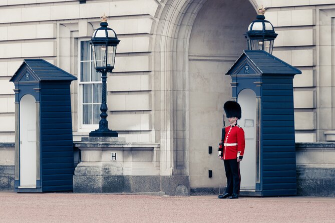 Buckingham Palace, St James Palace & Tea at Kensington Palace - Wellington Arch, Bomber Command Memorial, Apsley House: Royal London Beyond Royalness