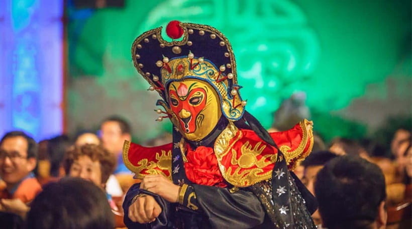 Chengdu: Sichuan Opera Show ShufengYayun & Covered Bowl Tea - Sufeng Yayun in Qingyang Palace: the location makes the evening feel real