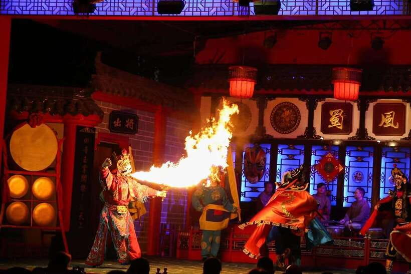 Chengdu: Sichuan Opera Show ShufengYayun & Covered Bowl Tea - Covered Bowl Tea at Your Seat: a Sichuan ritual you can actually use