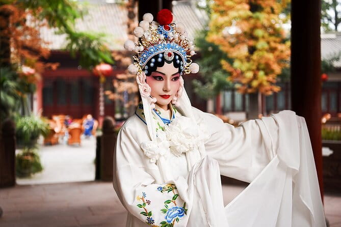 Chengdu Signature Opera Face Changing and Tea - Key things you’ll notice fast
