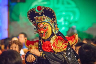 Chengdu Signature Opera Face Changing and Tea - Face-changing and fire-breathing: the headline acts, minus the hype