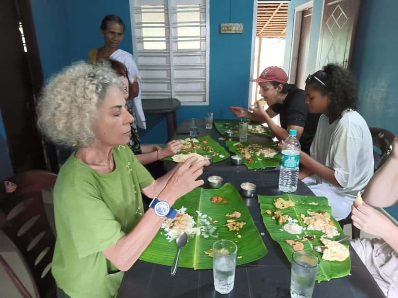 Cochin: Full-day Backwater Tour with Lunch and Evening Tea - Kerala Lunch on a Banana Leaf: The Meal That Actually Adds Value