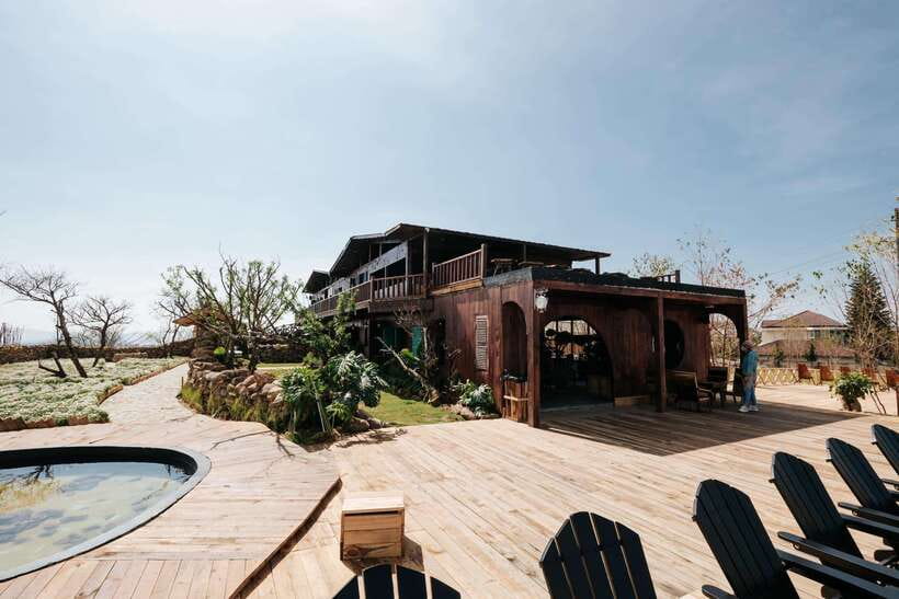 Da Lat: Sunrise Panorama, Green Tea Hill and Strawberry Farm - Loi Cua Gio: breakfast, drink promotion, and a Northwest-style break