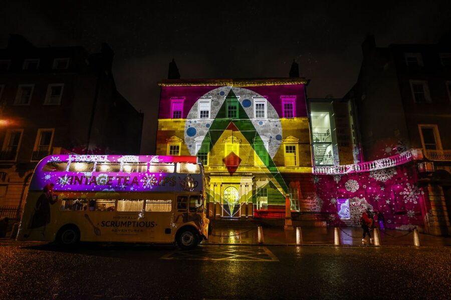Dublin: Christmas Lights Festive Bus Tour with Afternoon Tea - Key things you’ll notice on this Christmas lights bus and tea tour