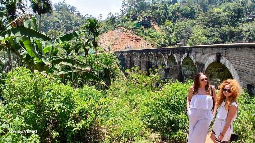 Ella: 9 Arches Bridge, Little Adam's Peak, Tea Factory, Food - Food and Tea That Keep the Day Moving