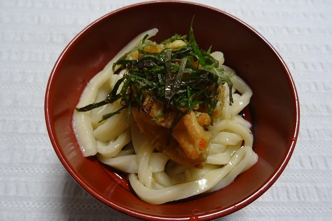 Experience all of Japanese culture and Japanese food experience classes "origami, udon, Japanese food, green tea, calligraphy" in 4 hours - The 10:30 Meet-Up: JR Omori Station to a Quiet Residential Walk