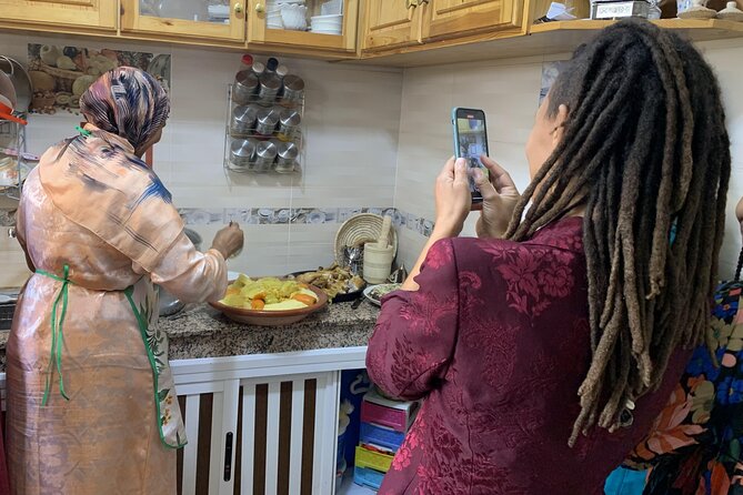 Family Dinner in Fes with Tea and Fun Stories - Cooking in the kitchen with Najiya: the real cultural switch