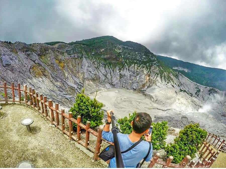From Jakarta : Volcano, Tea & Rice Fields, Hot Spring - From Jakarta pickup to the West Java route