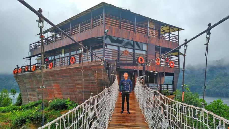From Jakarta : White Crater , Pinisi Lake , Tea Plantation - Key moments worth your camera roll