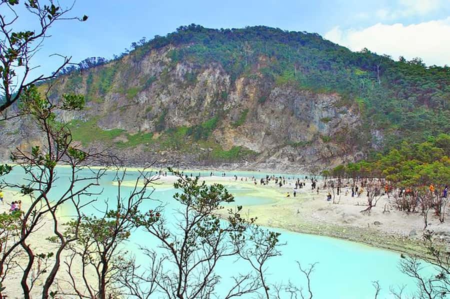 From Jakarta : White Crater , Pinisi Lake , Tea Plantation - From Jakarta to Ciwidey: a 10-hour day with real road time