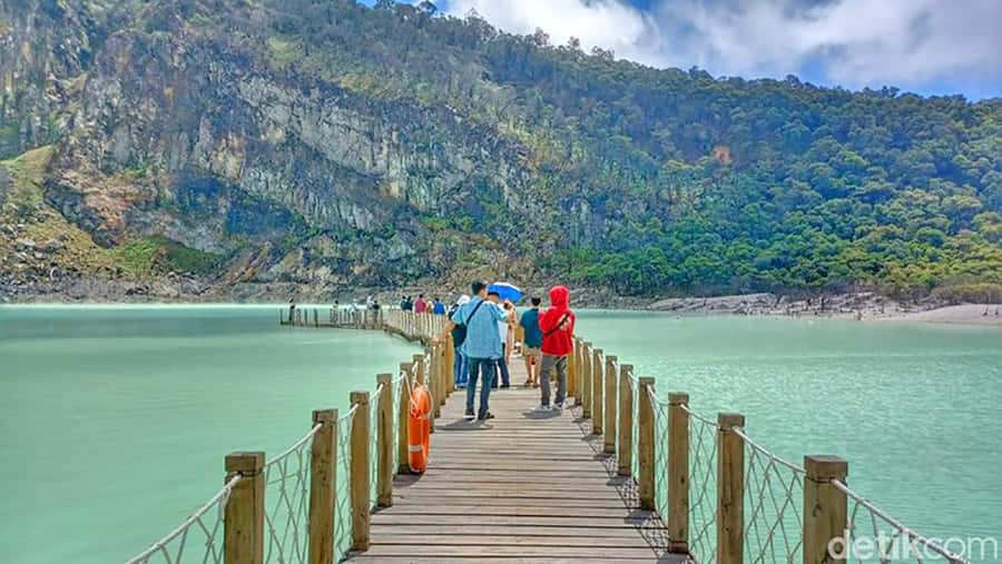 From Jakarta : White Crater , Pinisi Lake , Tea Plantation - Rancabali lakeside glamping: scenic break plus a long enough pause