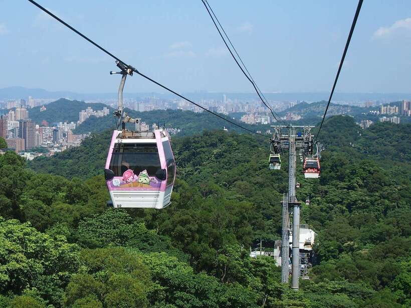 From Taipei: Pinglin Tea Culture and Maokong Guided Day Tour - Thousand Island Lake in Shiding: Feitsui Reservoir from the Hills