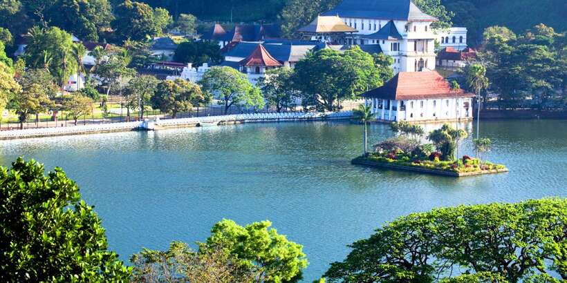From west coast: Kandy, Tooth temple, Botanical & Tea garden - The Temple of the Sacred Tooth Relic: what you’re seeing and what to wear