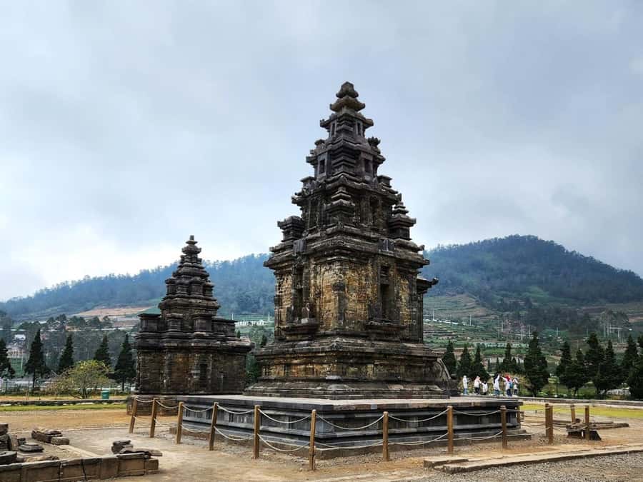 From Yogyakarta: Dieng Tour, Golden Sunrise & Tea Plantation - Batu Pandang / Ratapan Angin viewpoint: multi-colored water and big air