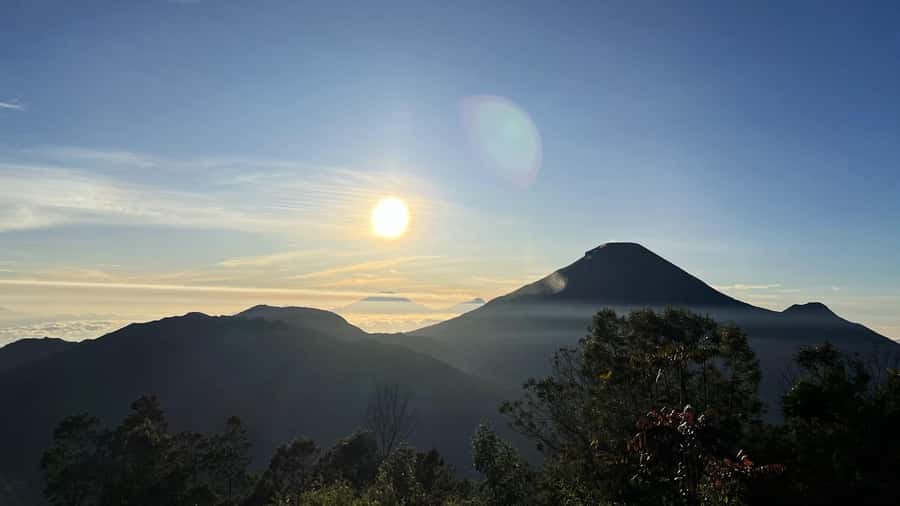 From Yogyakarta: Dieng Tour, Golden Sunrise & Tea Plantation - Sikunir Hill sunrise trek: cold air, fog, and the first light