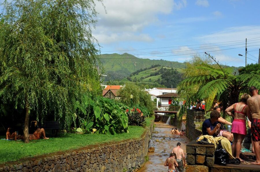 Furnas: Tea Plantations, Lake and Volcano Guided Tour - Where the day starts: Ponta Delgada pickup and a tight 8-hour arc