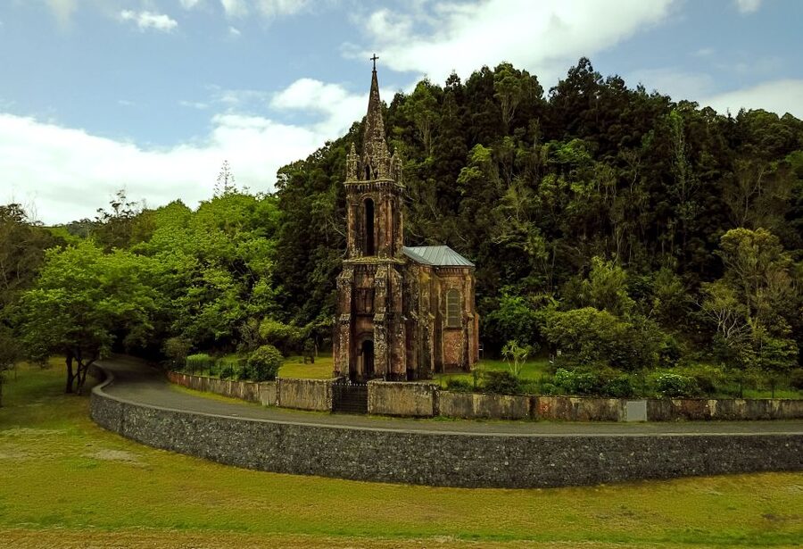 Furnas: Tea Plantations, Lake and Volcano Guided Tour - Vila Franca do Campo and the islet: short guided moments, big postcard potential