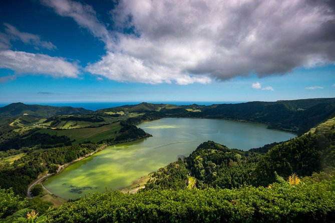 Furnas Volcano, Lake, Geysers, Tea Plantation and Terra Nostra - Lagoa das Furnas: lake time that helps you understand the steam