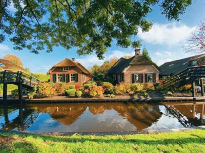 Giethoorn : 1 Hour Canal Cruise in Village With Coffee/Tea - What the Captain Teaches: Peat Cutting, Punter Boats, and Architecture