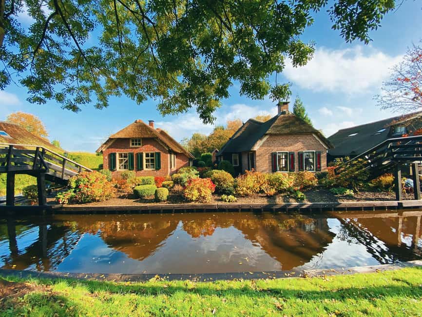 Giethoorn : 1 Hour Canal Cruise in Village With Coffee/Tea - What the Captain Teaches: Peat Cutting, Punter Boats, and Architecture