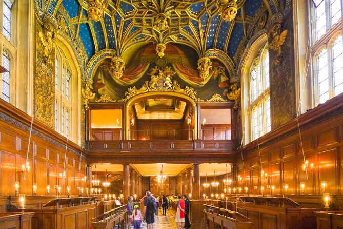 Hampton Court Guided Tour. Full day Access & High Tea - Enter Hampton Court the smart way: meeting at 11:00