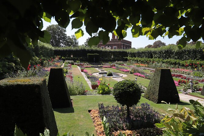 Hampton Court Guided Tour. Full day Access & High Tea - Who should book this tour (and who might feel annoyed)