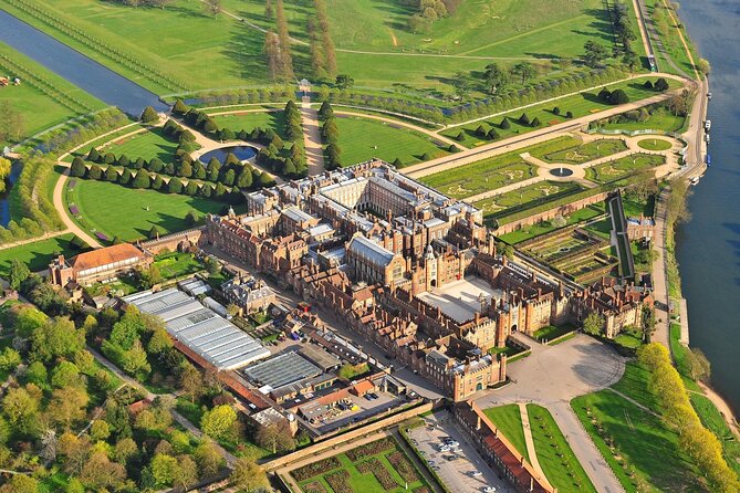 Hampton Court Guided Tour. Full day Access & High Tea - Hampton Court Park first: gardens and outdoor time (about 30 minutes)