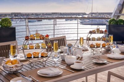 Heritage Tour and Afternoon Tea at Queen Elizabeth 2 Dubai - Cunard vs Britannia Tea: cold bites only, or hot-and-cold canapés too