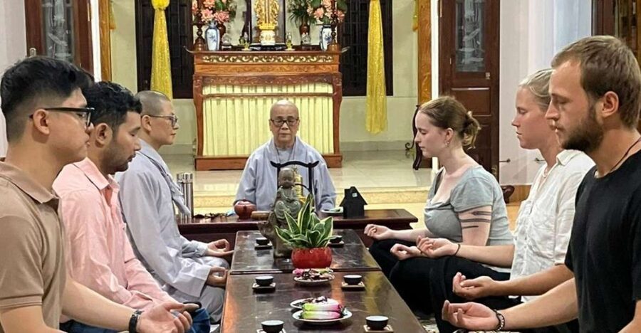 Hue Retreat: Tea and Meditation with Vegetarian Meal - Hue Pagoda at 6:00 pm: why this evening setup works