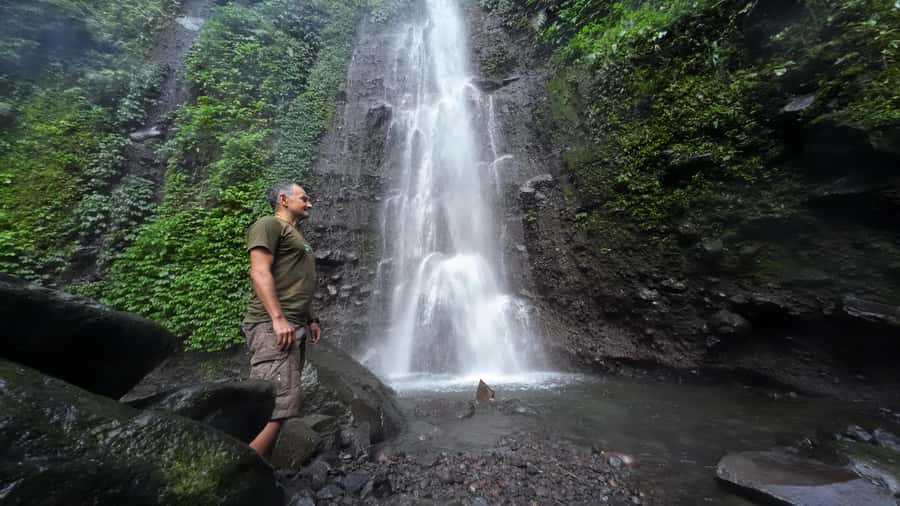 Jakarta: Waterfalls, Volcano, White Crater, Tea, Hot Spring - Price and value: is $75 per person actually fair?