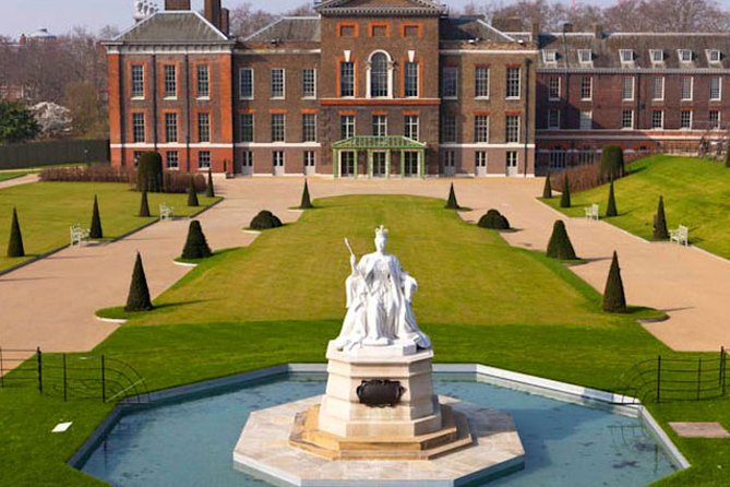 Kensington Palace VIP Garden Tour with Royal High Tea - Diana’s Statue and the Sunken Garden: Where the Atmosphere Changes