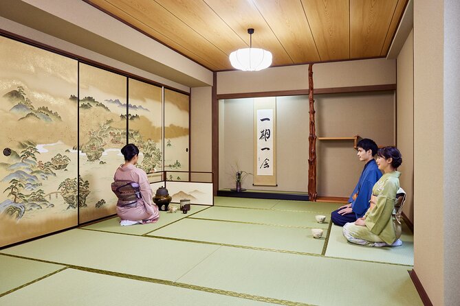 Kimono Tea Ceremony at Tokyo, Asakusa Maikoya - Dressing in a kimono: fast support, lots of photo chances