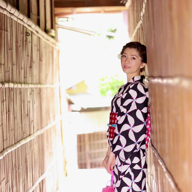 Kyoto: Maiko, Samurai, or Kimono Rental and Tea Ceremony - Price and group size: what $77 really buys you