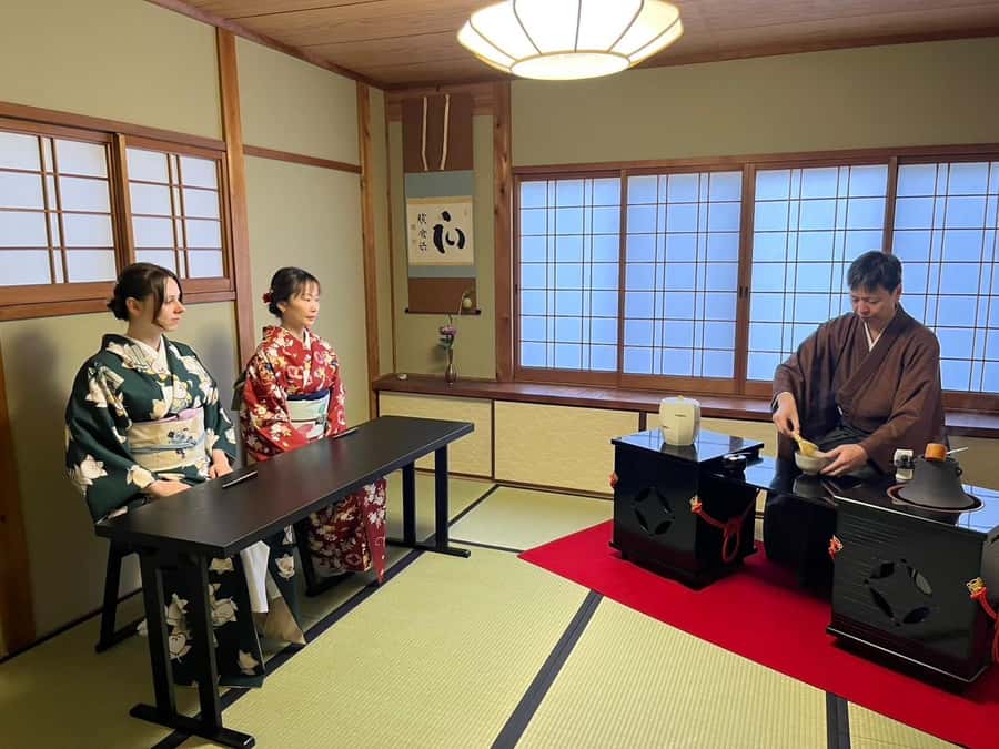 Kyoto Ninenzaka: Tea Ceremony in Old Townhouse with Chairs - Should You Book This Kyoto Ninenzaka Tea Ceremony?