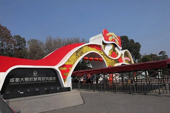 Leshan Buddha + Panda Base or Old Tea House Private Day Tour - Your guide and driver: where the value shows up