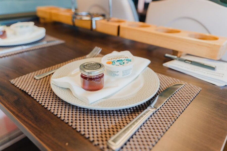 London: Afternoon Tea Bus with a Glass of Prosecco - The pink bus, the meeting point, and how the ride starts